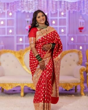 Silk Saree from the LAZUKI store is adorned with beautiful Zari work in form of traditional motifs. This beautiful saree is elegantly decorated with gorgeous Solid Jacquard weave that gives a perfect look to the outfit.