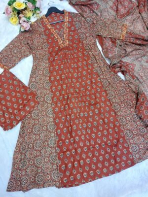 Alternative view of LAUNCHING BEAUTIFUL COTTON SUIT SET🥰  Enjoy your festival 🌞with our Very Beautiful 3ps Set suit 🪡  🌸