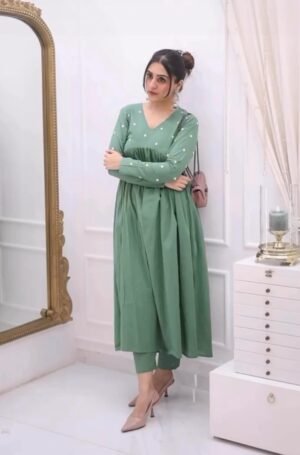 Introducing our latest sensation: the ultimate comfort co-ord set  in luxurious Roman Silk fabric. With a charming accent, it’s perfect for staycations or celebration. Embrace the season in style with this utterly gorgeous ensemble, a must-have for your  wardrobe!