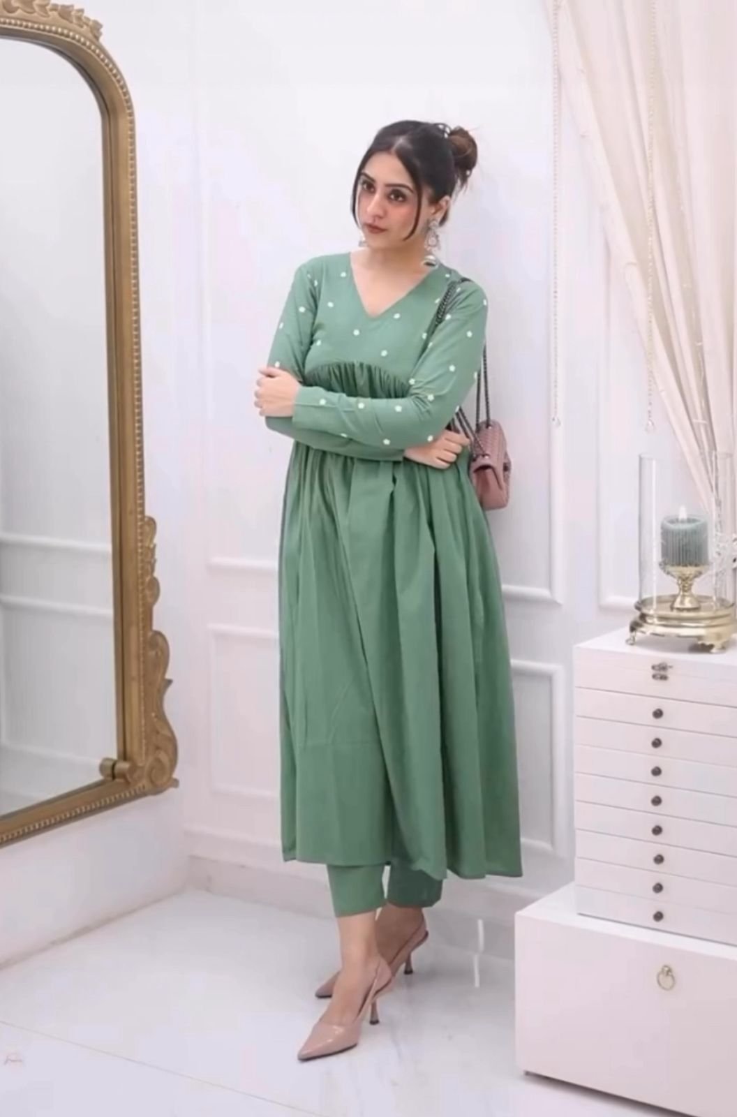 Introducing our latest sensation: the ultimate comfort co-ord set in luxurious Roman Silk fabric. With a charming accent, it’s perfect for staycations or celebration. Embrace the season in style with this utterly gorgeous ensemble, a must-have for your wardrobe!