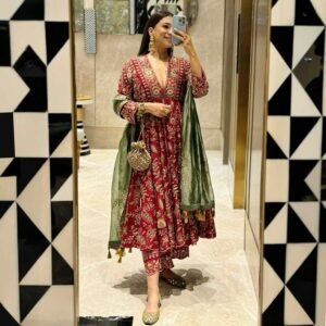 ♥️ 💐PRESENTING NEW ANARKALI GOWN WITH HEAVY SEQUINS EMBROIDERY WORK IN CHINON SILK FABRIC💐❤️