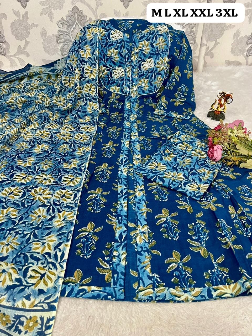 : Elegant Purple Anarkali Kurti jisme khoobsurat floral hand-block print ya screen print ka kaam hai.