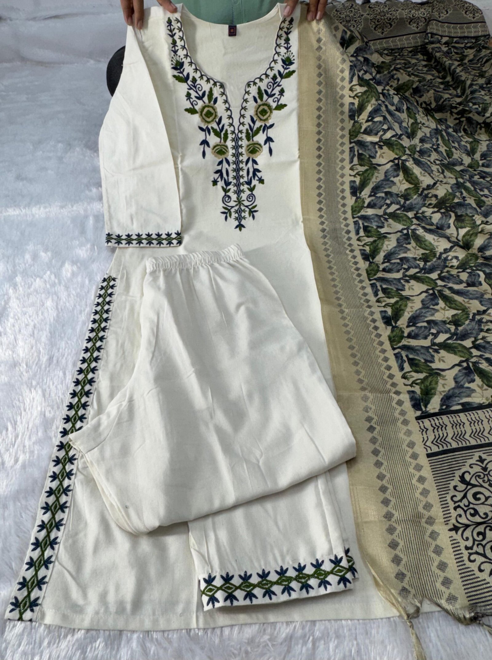 New Designers Kurti Pent Dupatta Set - Image 2