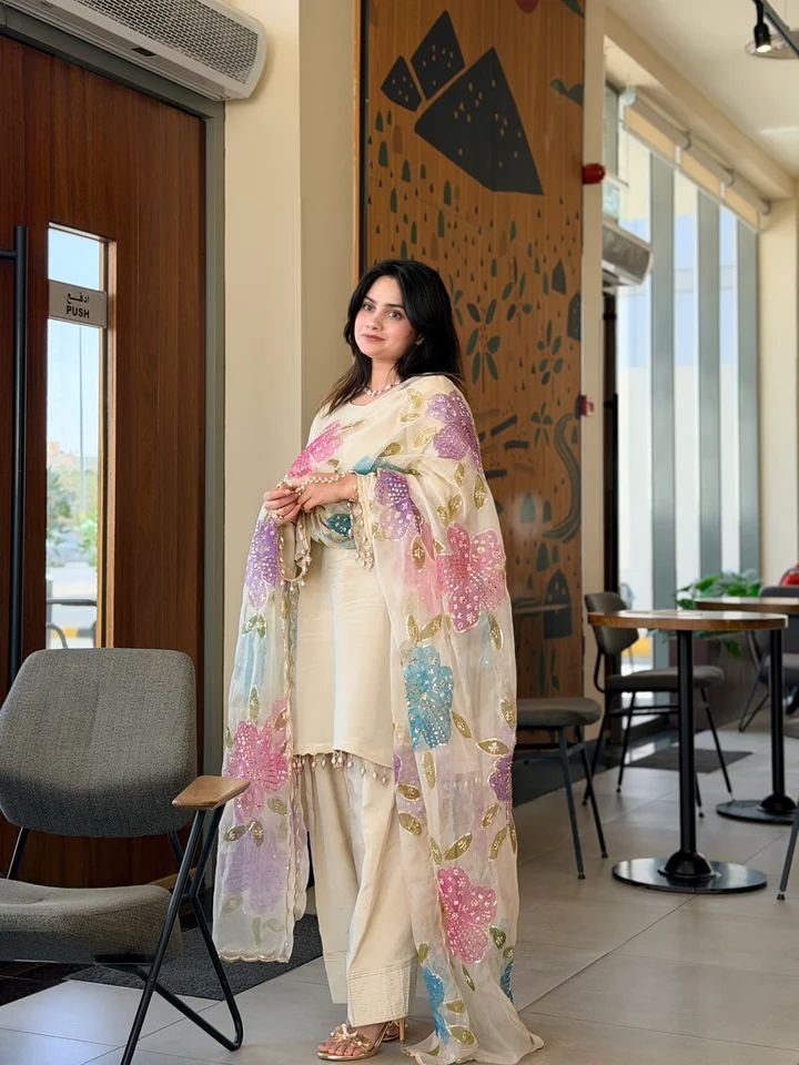 AK*LUNCHING NEW ĐĚSIGNER PARTY WEAR TOP AND FARSI SALVAR. WITH FANCY DUPPATA WITH EMBROIDERY WORK