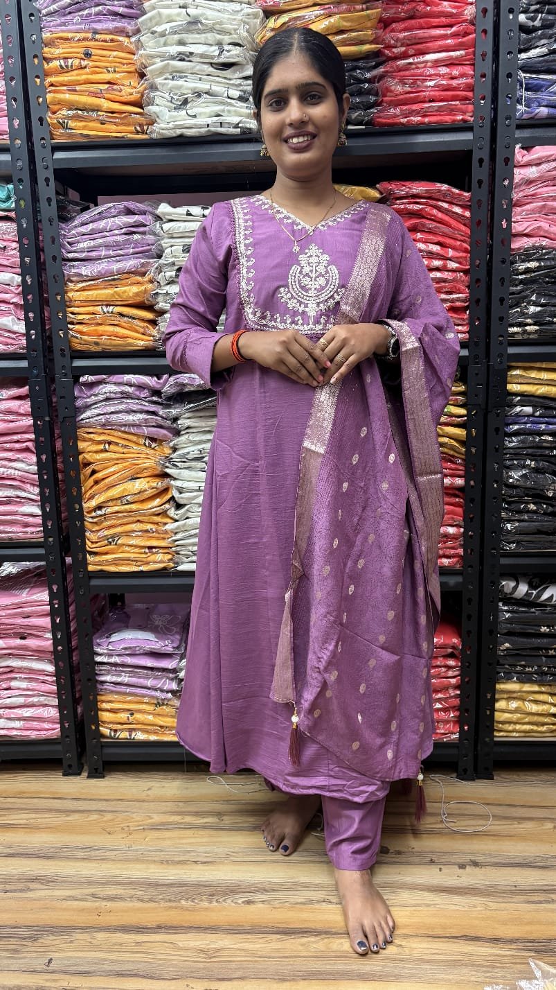 Anarkali kurta set For a festive gathering, you’ll can opt for our Kali pattern with beutiful work on yoke Anarkali kurti Set.. - Image 6