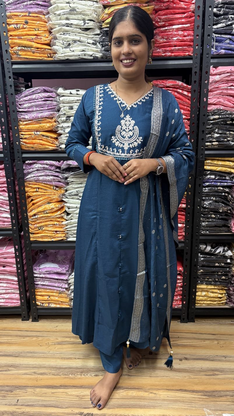 Anarkali kurta set For a festive gathering, you’ll can opt for our Kali pattern with beutiful work on yoke Anarkali kurti Set.. - Image 2