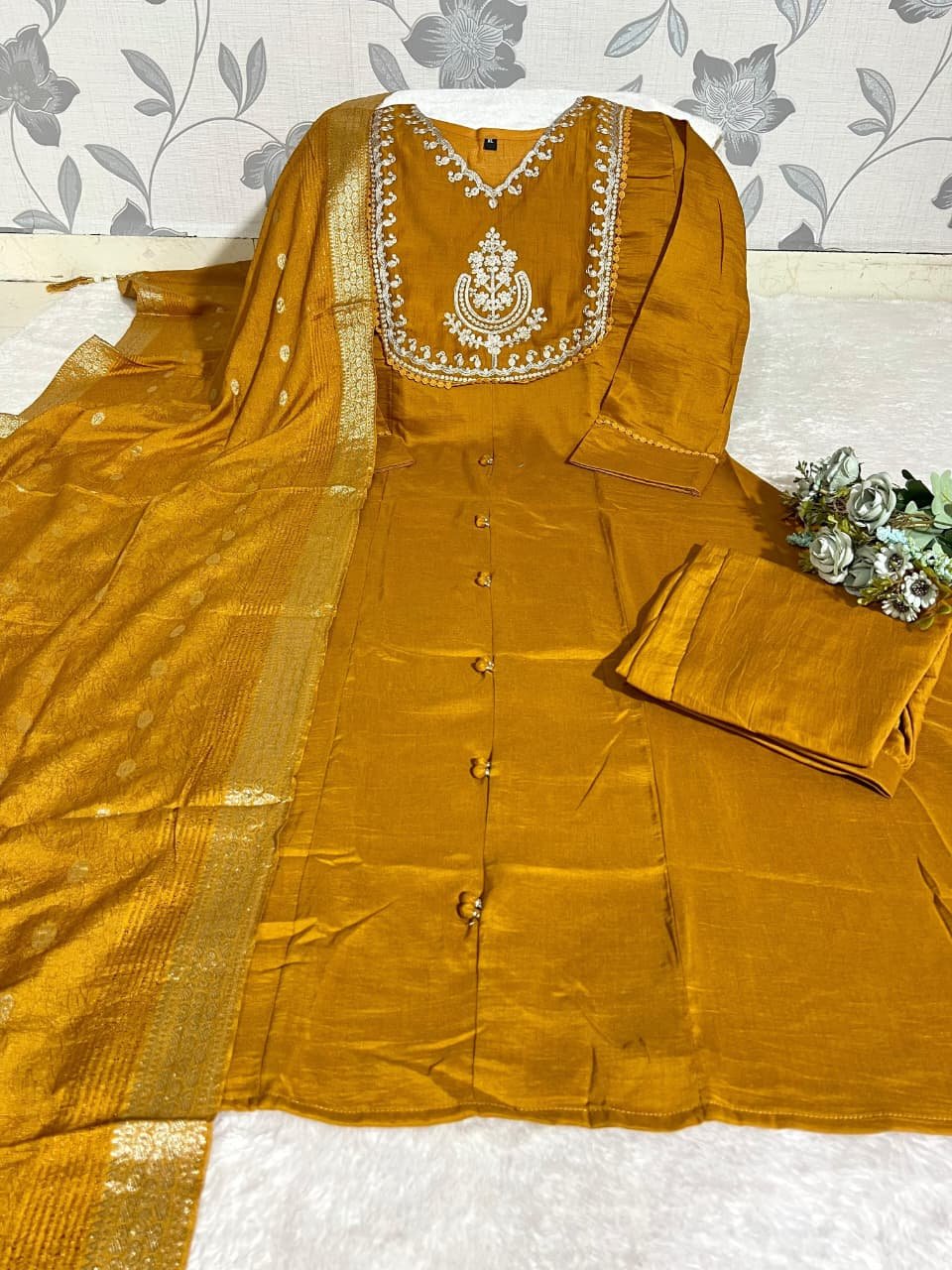 Anarkali kurta set For a festive gathering, you’ll can opt for our Kali pattern with beutiful work on yoke Anarkali kurti Set.. - Image 9
