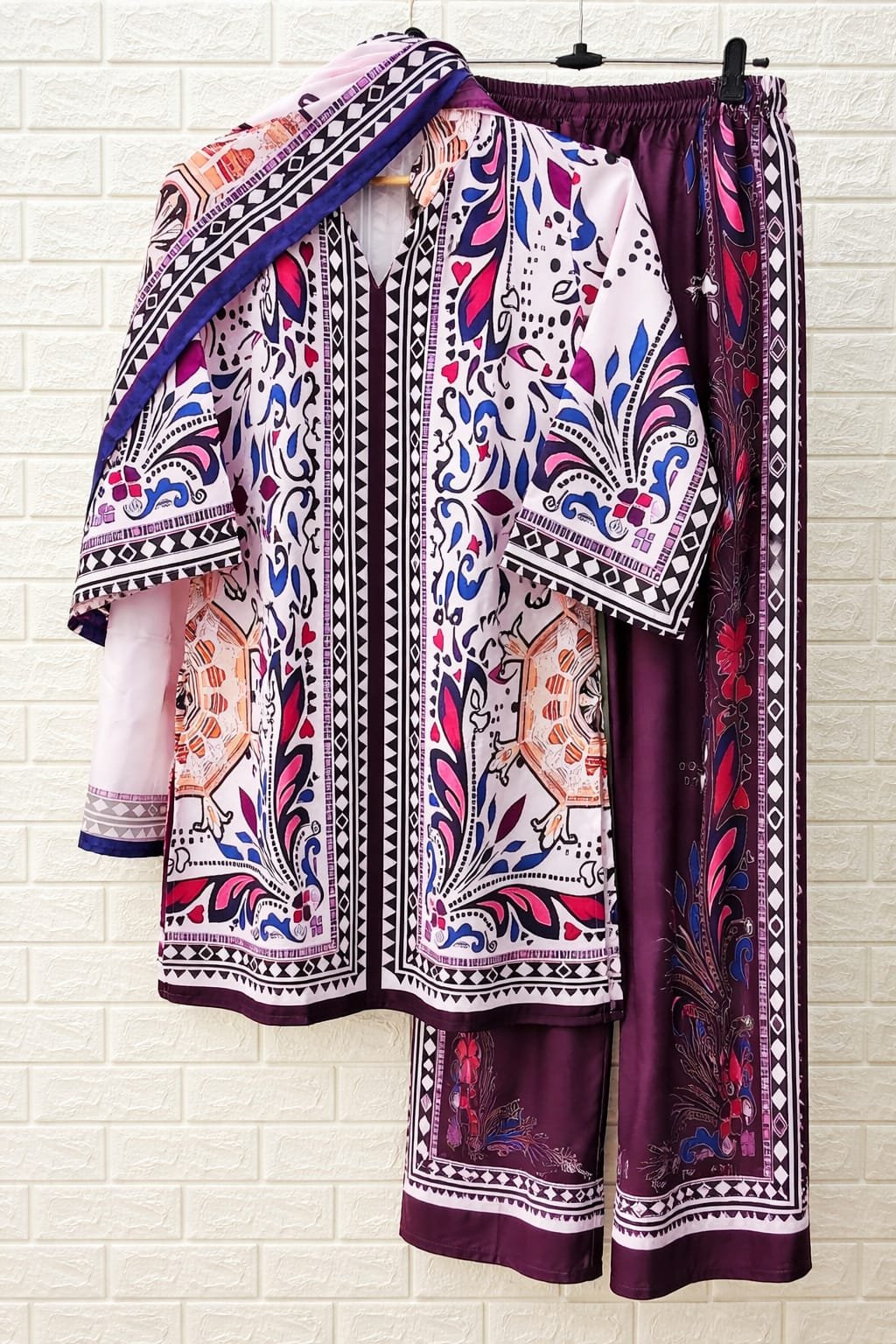 STUNNING LOOK FOR CASUAL BRUNCH OR A GET-TOGETHER