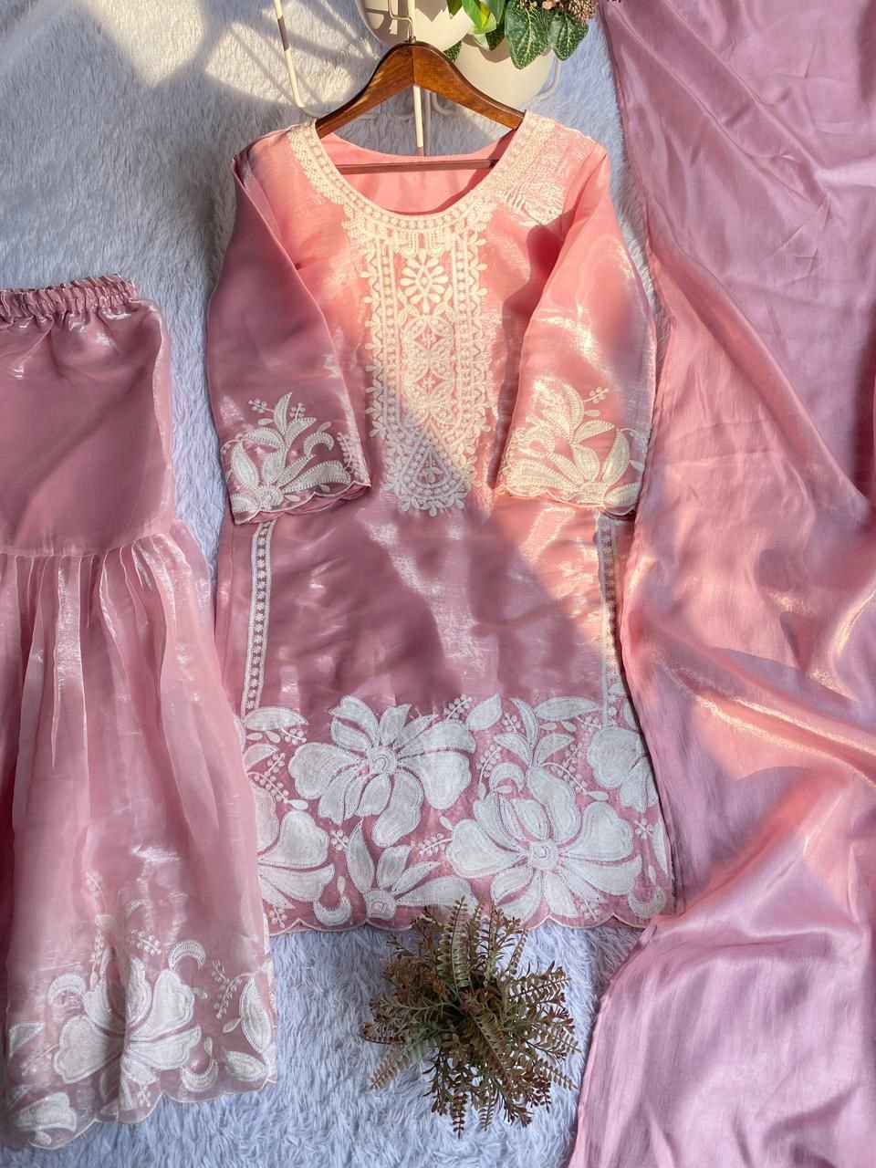 PERFECT FOR PARTY AND WEDDING OUR DESIGNER WEAR TOP WITH SARARA PAIR IN JIMMY CHOO - Image 2