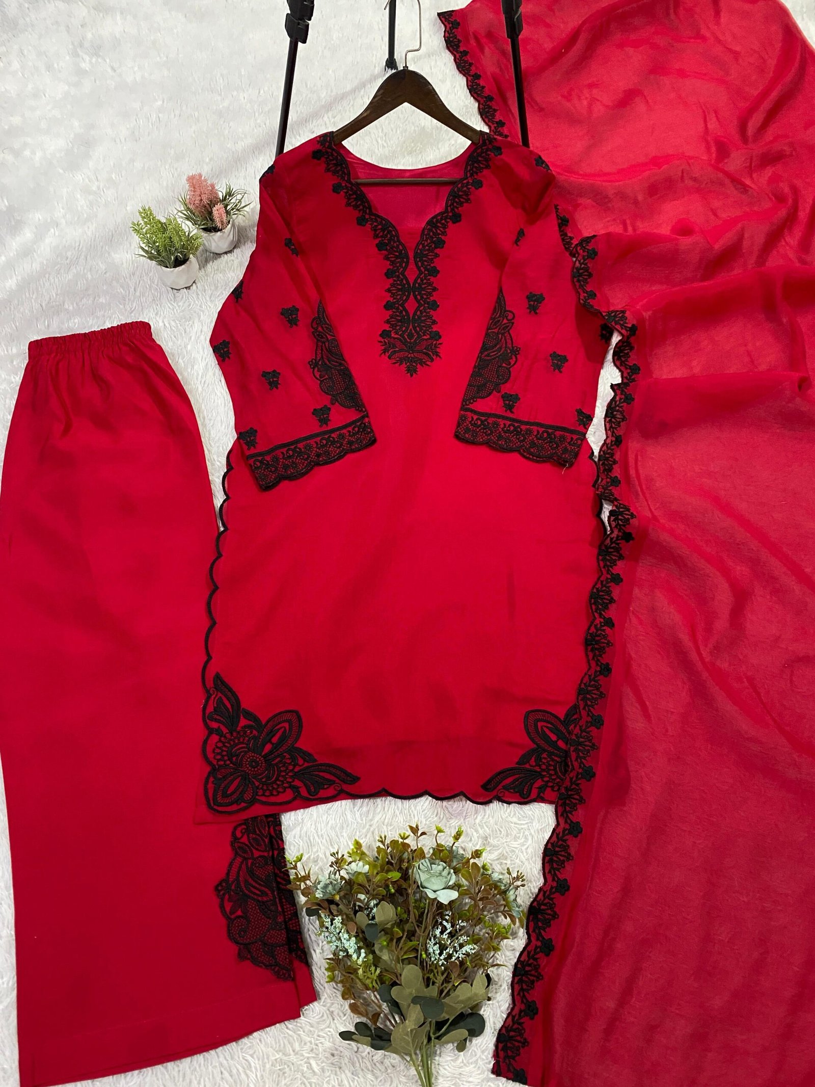 HANIA AMIR INSPIRED THIS SUMMER SEASON WEAR PAKISTANI SUIT WITH EMBROIDERED TOP, PLAZZO AND DUPATTA - Image 4