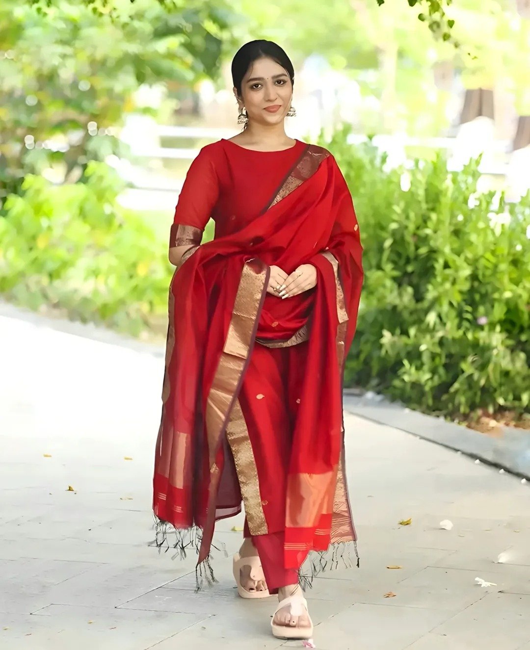 This Premium Kurti Dupatta made from Kanchi Cotton fabric with Jacquard Weaving Jari With Weaving Dupatta - Image 3