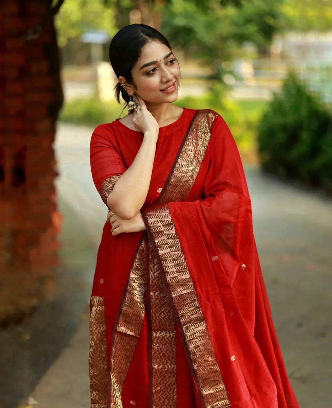 This Premium Kurti Dupatta made from Kanchi Cotton fabric with Jacquard Weaving Jari With Weaving Dupatta - Image 4