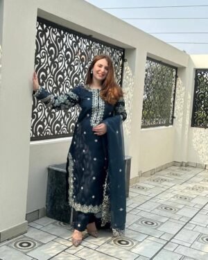 stitched ENHANCE THE BEAUTY OF YOUR WARDROBE WITH THIS NEWLY LAUNCHED KURTI-PANT SET