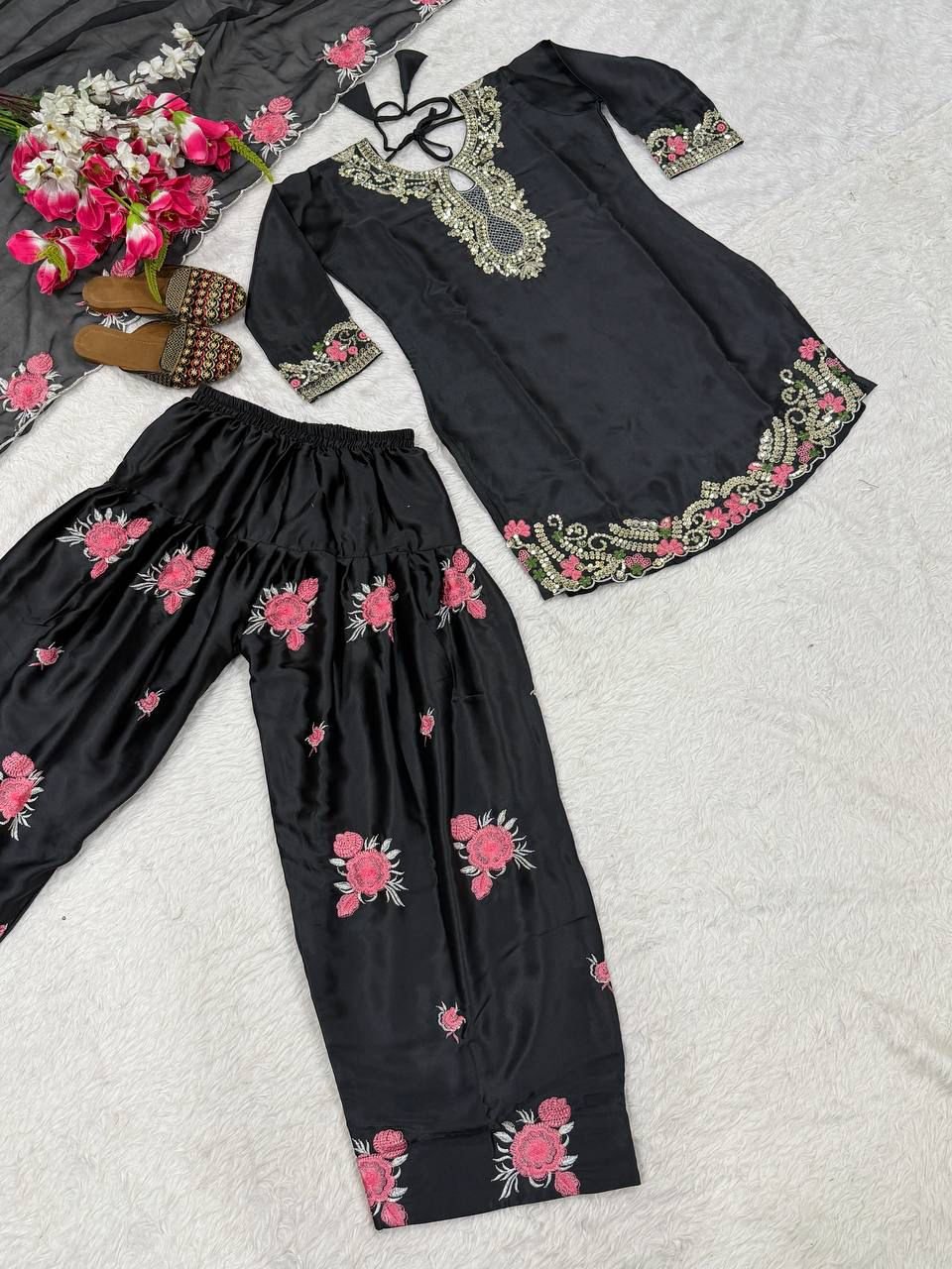 stitched Launching New Đěsigner Party Wear Look top with farshi salwar (AK-3081) - Image 2