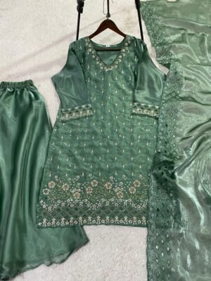 Alternative view of stitched REAL MODLING OF PLAZZO PAIR FROM LOOMEERA