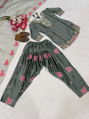 Alternative view of stitched Launching New  Đěsigner Party Wear Look top with farshi salwar