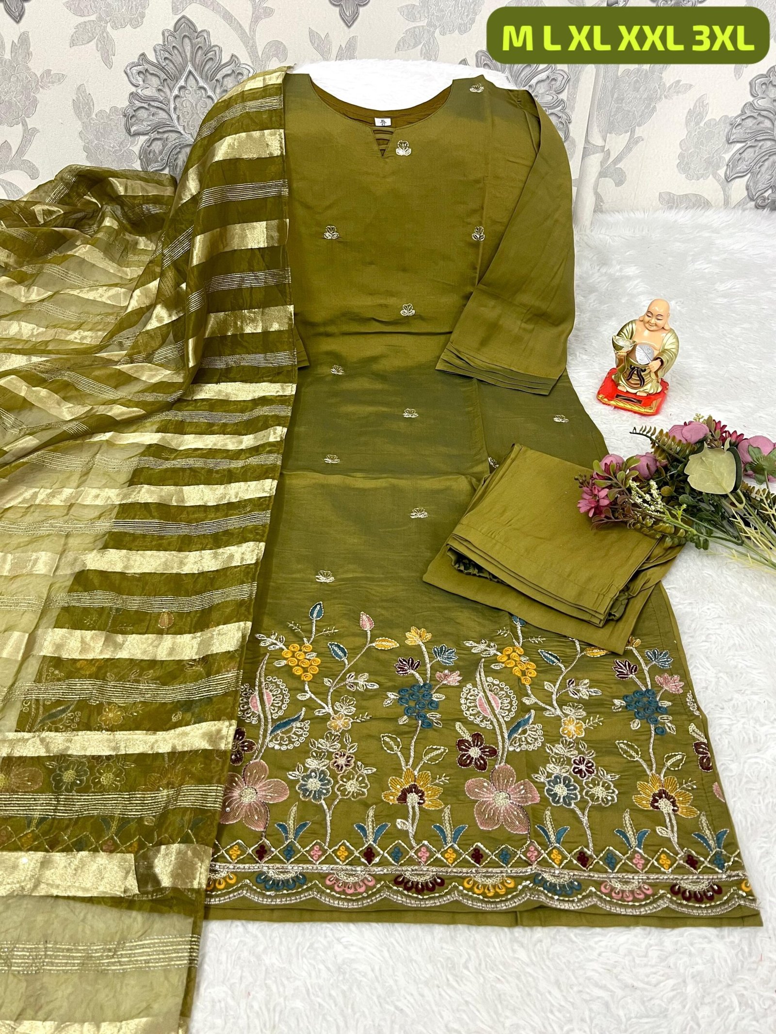 stitched Capture the elegance of tradition with this stunning stitched suit set, perfect for your next festive celebration or special gathering.