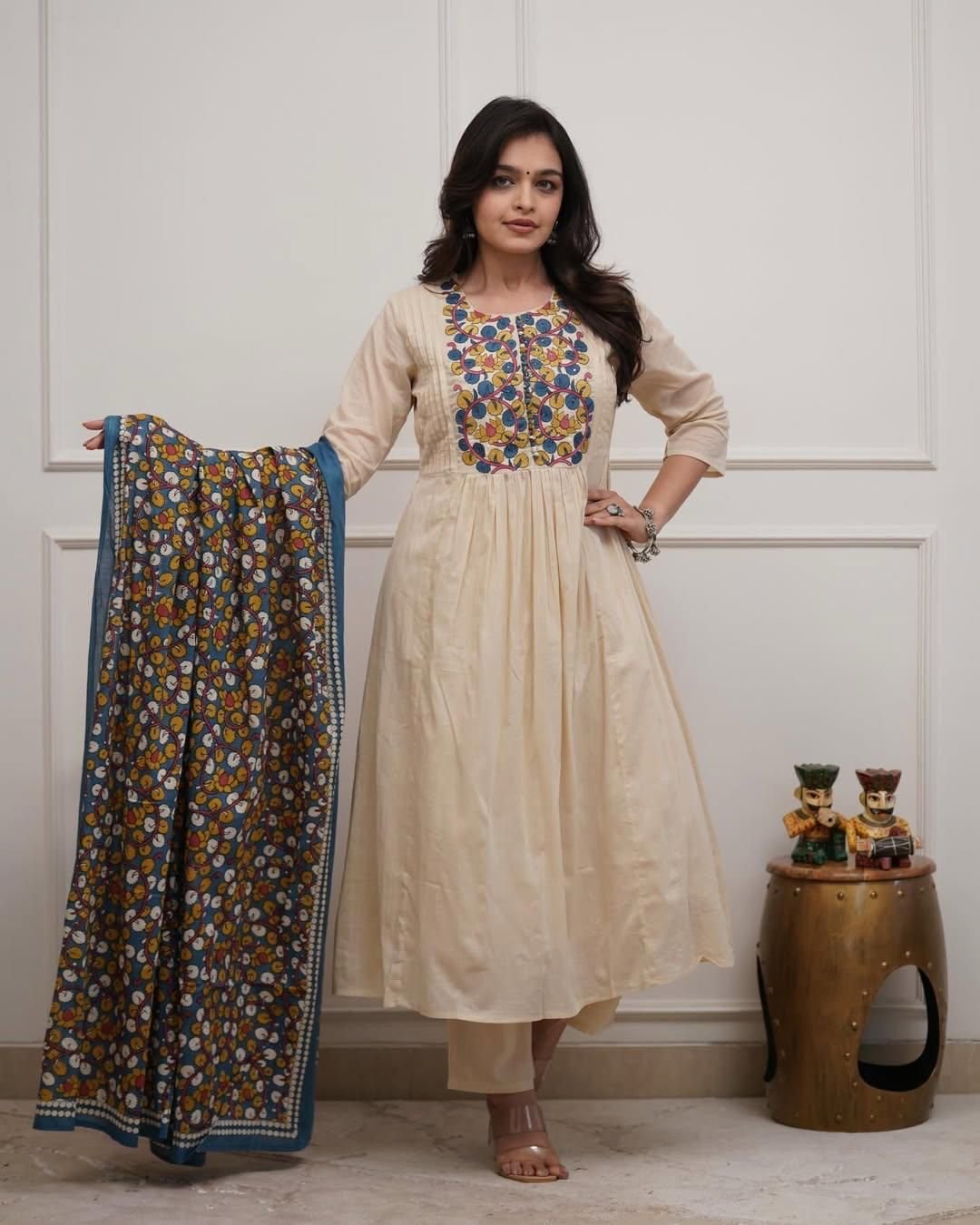 stitched What better way to enjoy your days in our khadi cotton and khadi silk dupata set which give a classy look..