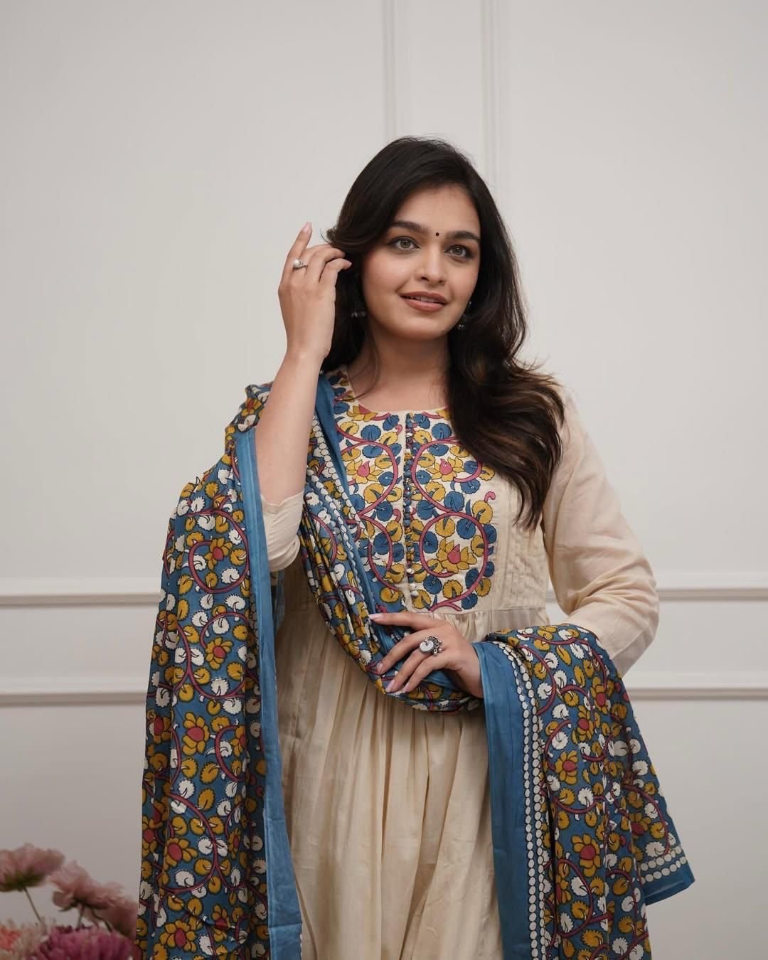 stitched What better way to enjoy your days in our khadi cotton and khadi silk dupata set which give a classy look.. - Image 2