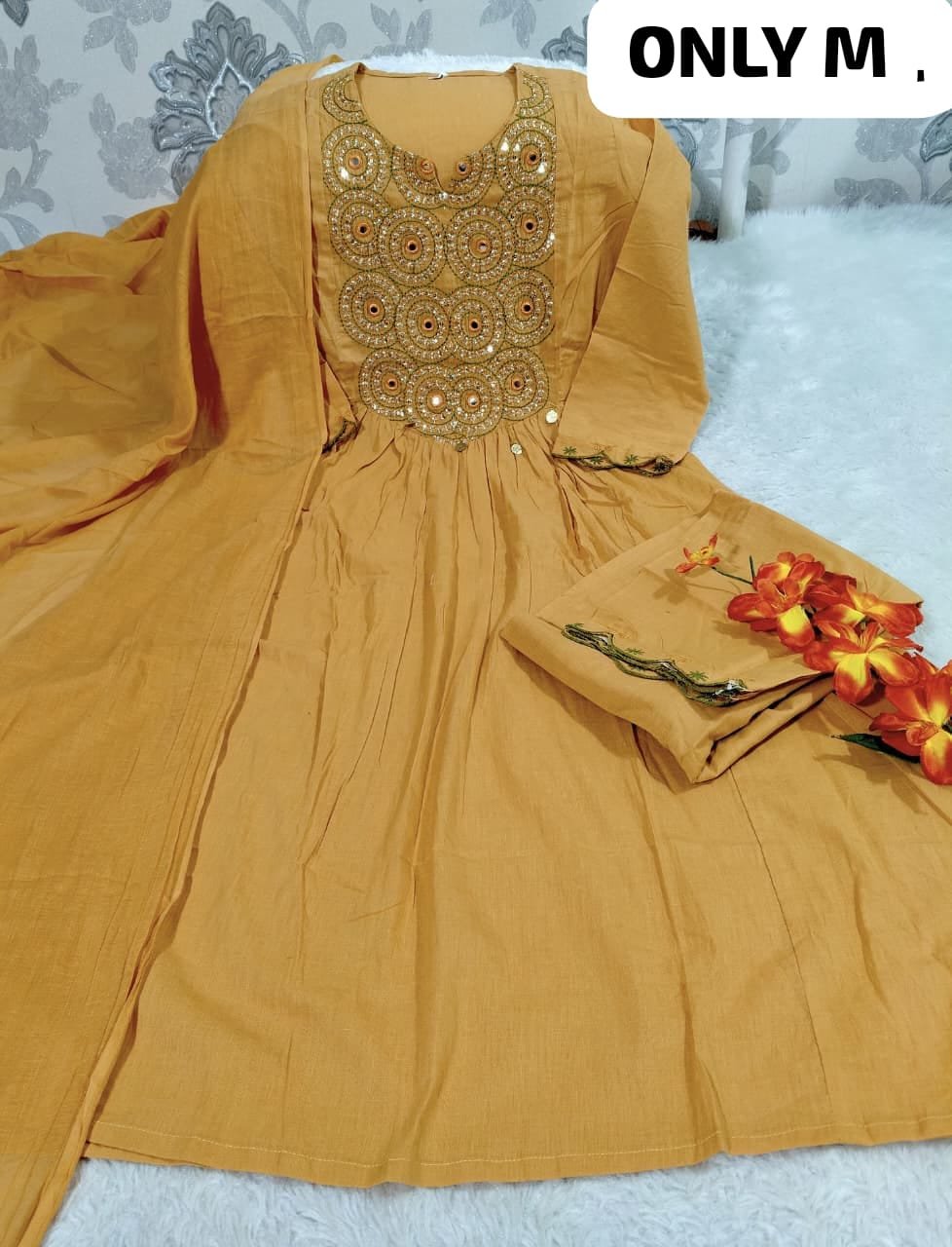 stitched Look straight out of a dreamy movie set as you turn around and walk in this elegant flaired suit ! The perfect of traditional wear - Image 2