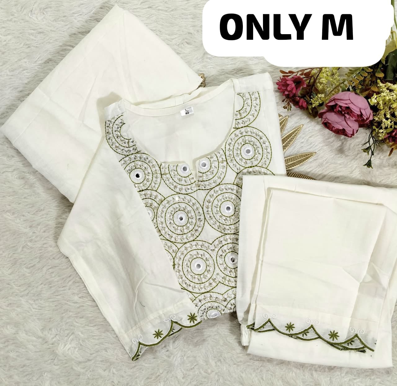 stitched Look straight out of a dreamy movie set as you turn around and walk in this elegant flaired suit ! The perfect of traditional wear - Image 4