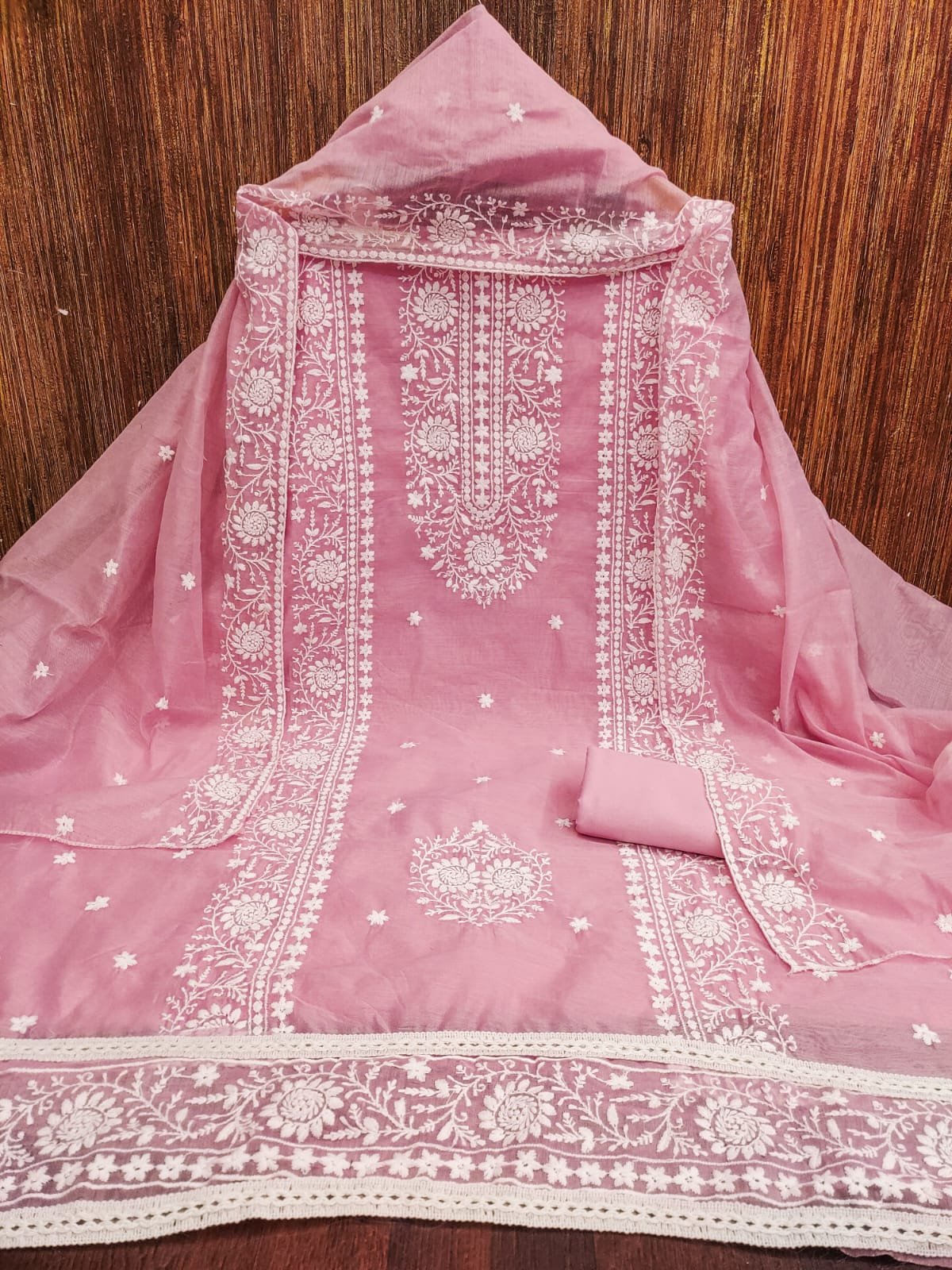 ʙʟᴏᴄᴋʙᴜsᴛᴇʀ ʜɪᴛ ᴄᴏʟʟᴇᴄᴛɪᴏɴs Designer Unstitched Kurta Pant Dupatta Set - Image 3