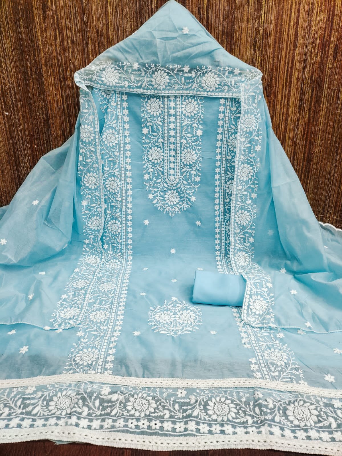 ʙʟᴏᴄᴋʙᴜsᴛᴇʀ ʜɪᴛ ᴄᴏʟʟᴇᴄᴛɪᴏɴs Designer Unstitched Kurta Pant Dupatta Set - Image 4