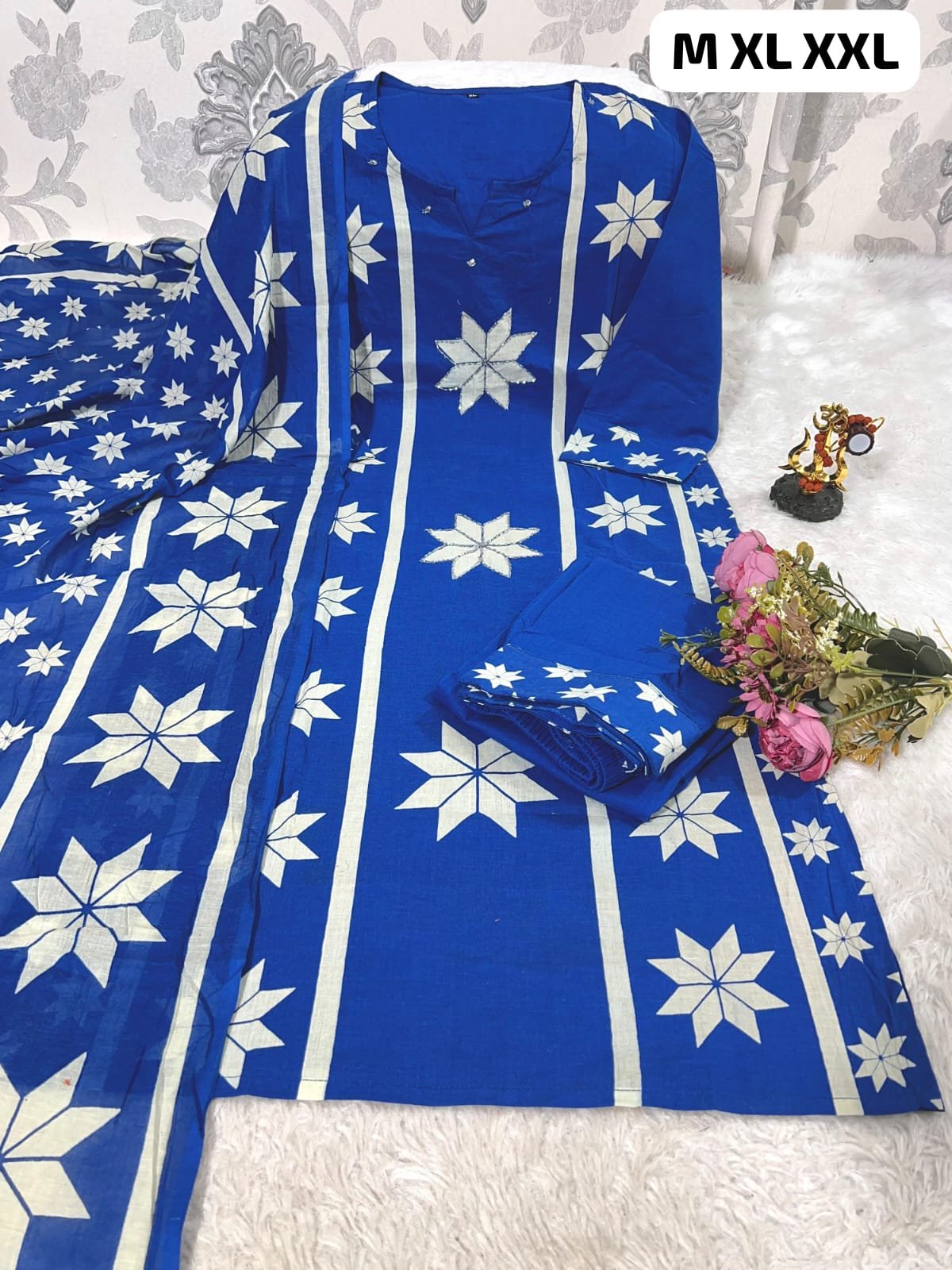 Presenting Beautiful Heavy quality cotton Fabric designer festive wear straight style kurti with pattern pant - Image 4