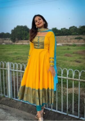 This top made from chanderi cotton with Jacquard weaving zari border And Chanderi Duppatta with lace border