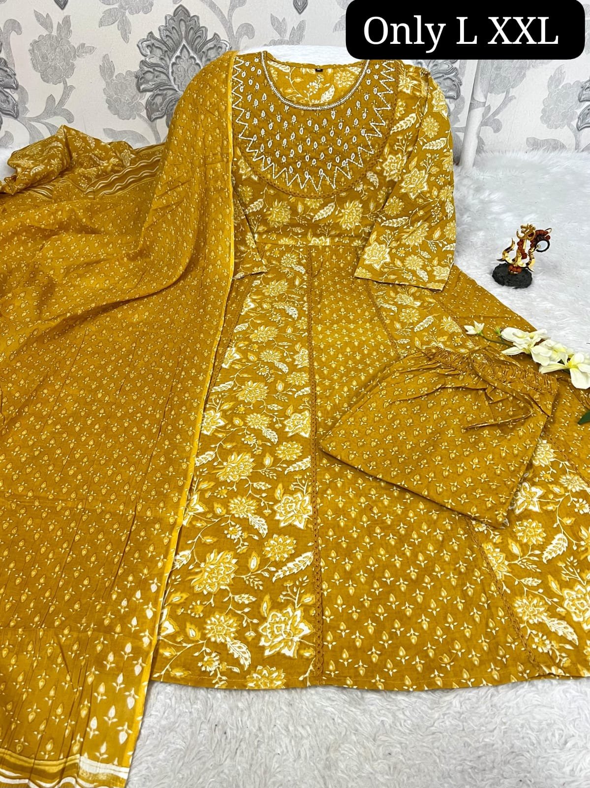Design: Elegant Purple Anarkali Kurti jisme khoobsurat floral hand-block print ya screen print ka kaam hai. - Image 7