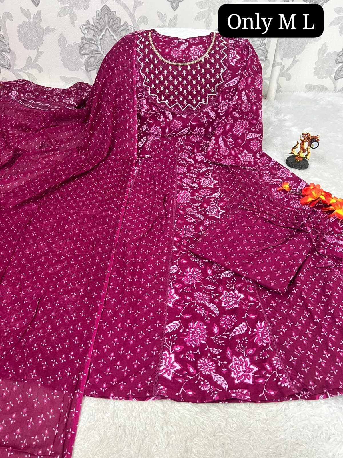 Design: Elegant Purple Anarkali Kurti jisme khoobsurat floral hand-block print ya screen print ka kaam hai. - Image 8