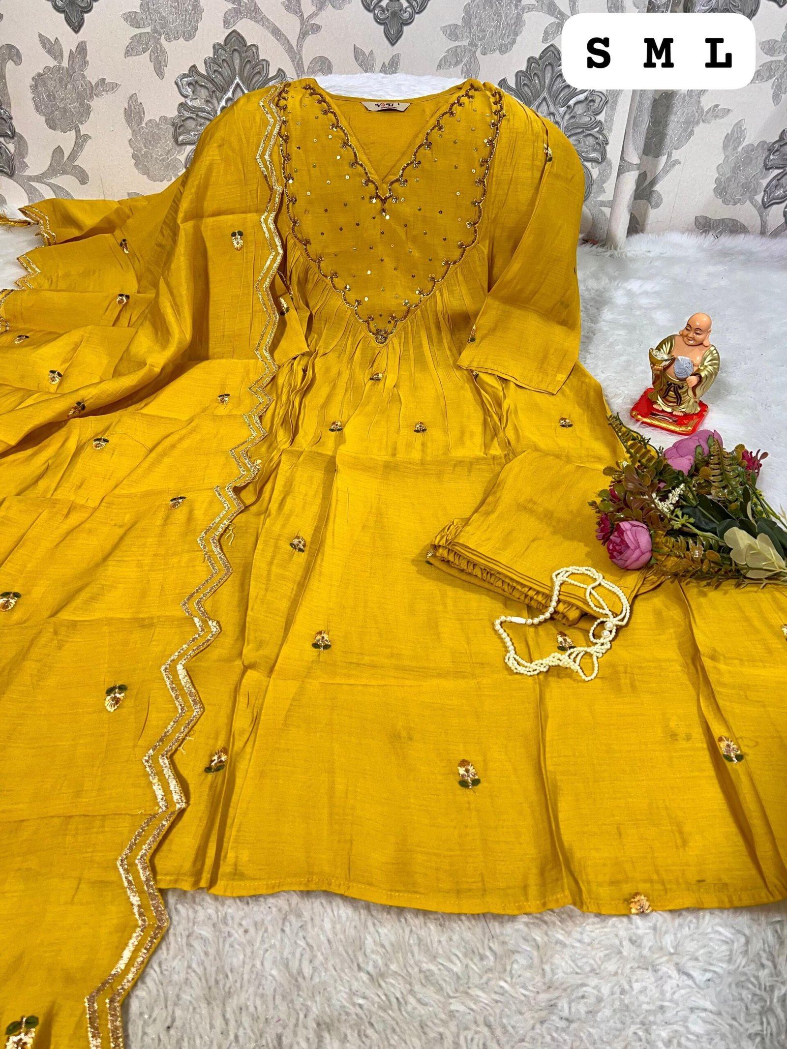 Add grace and elegance to your festive wardrobe with this stunning round Anarkali suit set - Image 6