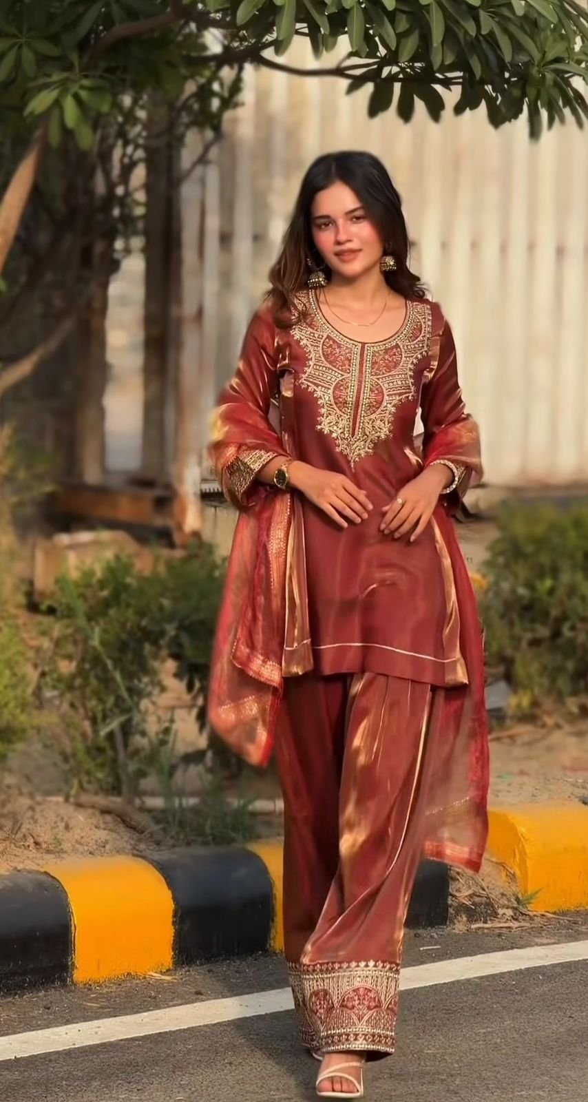 Launching New Đěsigner Party Wear Look top with farshi salwar