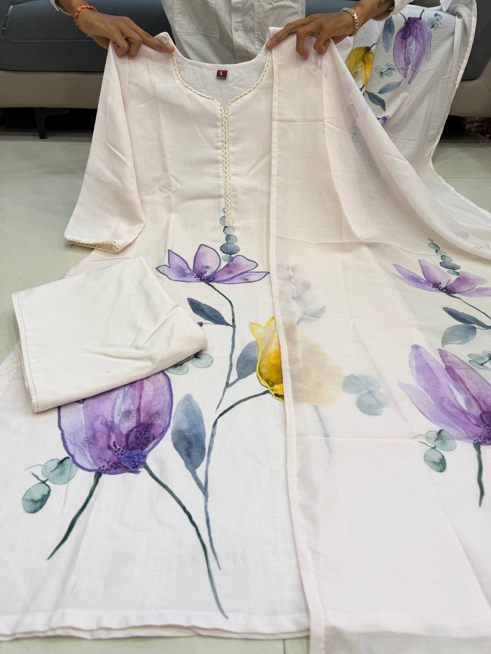 Launching New Đěsigner Pure MUL MUL LILAN Top With Pent & Dupatta Set - Image 2