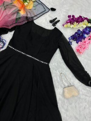 Alternative view of With Ri8 Fashion Every women would be FLAME