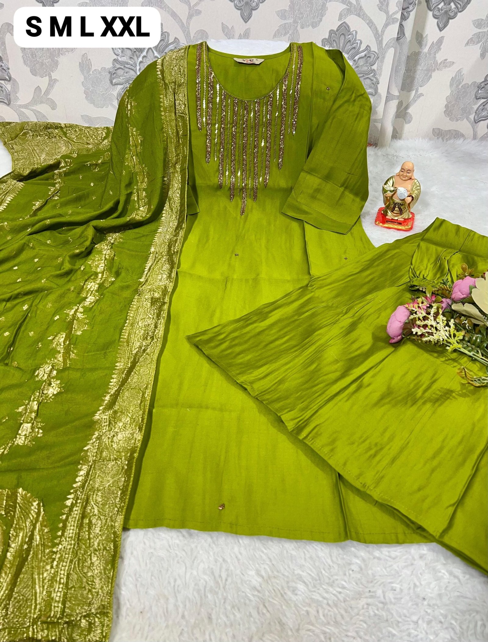 Upgrade your ethnic wardrobe with this beautiful Muslin fabric suit set in a classy Colorfull shade - Image 5