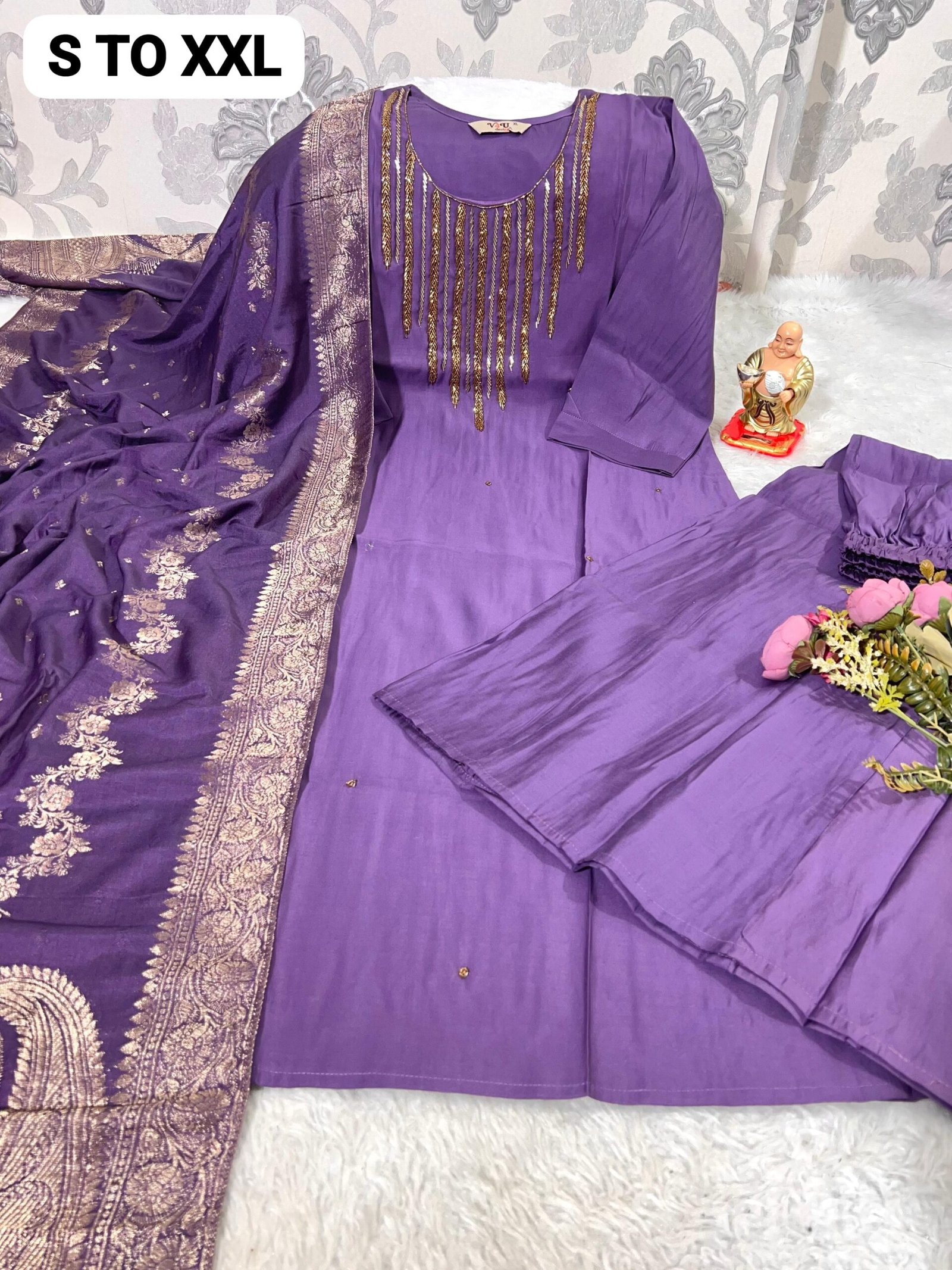 Upgrade your ethnic wardrobe with this beautiful Muslin fabric suit set in a classy Colorfull shade - Image 3