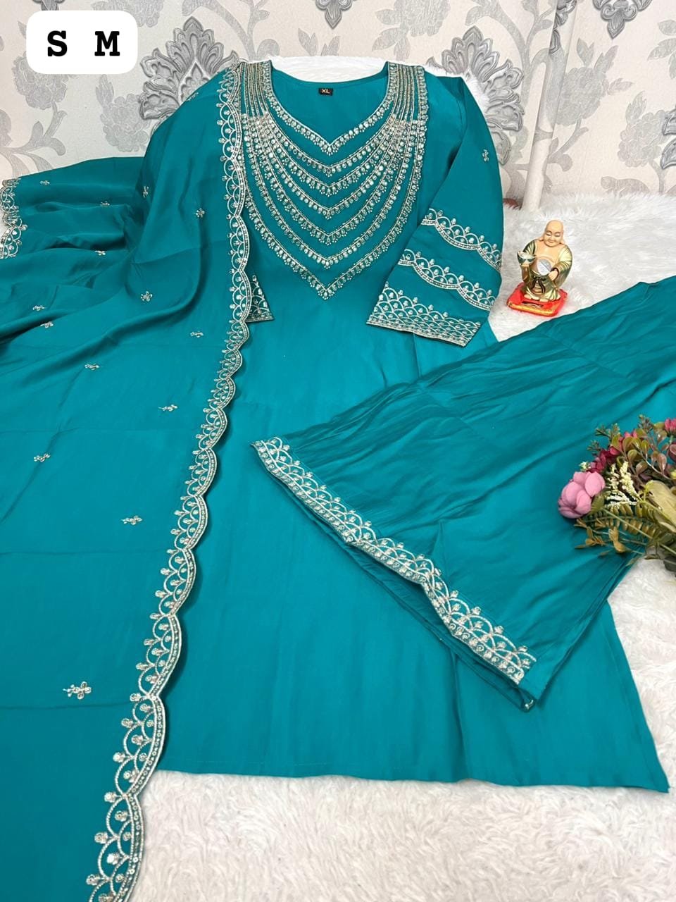 Upgrade your ethnic wardrobe with this beautiful Muslin fabric suit set in a classy Colorfull shade - Image 4