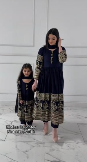 Trending New Đěsigner Mom-Daughter Combo Heavy Faux Georgette Gown Pant & Dupatta Set