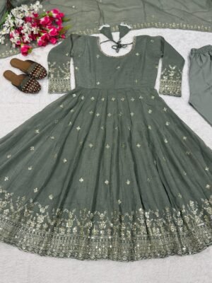Alternative view of Presenting New  Đěsigner Anarkali Suit In New Fancy Style