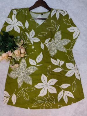 Alternative view of Featuring Lilce New Party Wear Cotton Print Short Top Wachi is Beautiful Nack With Occasion it is Very easy Breezy And Comfortable