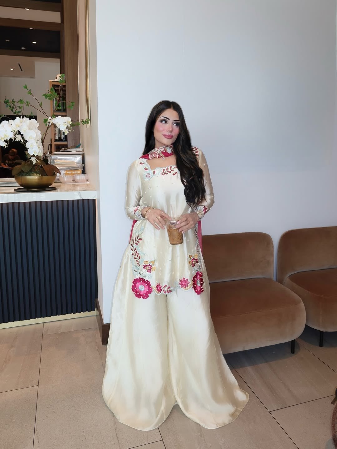 AK NEW ĐĚSIGNER PARTY WEAR TOP AND PLAZZO. WITH FANCY DUPPATA AND EMBROIDERY WORK