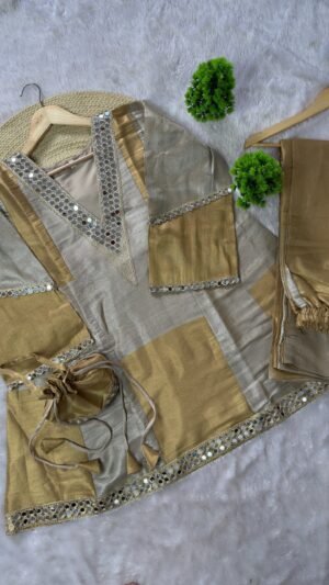 Alternative view of READYMADE TOP-BOTTOM WITH BATWA