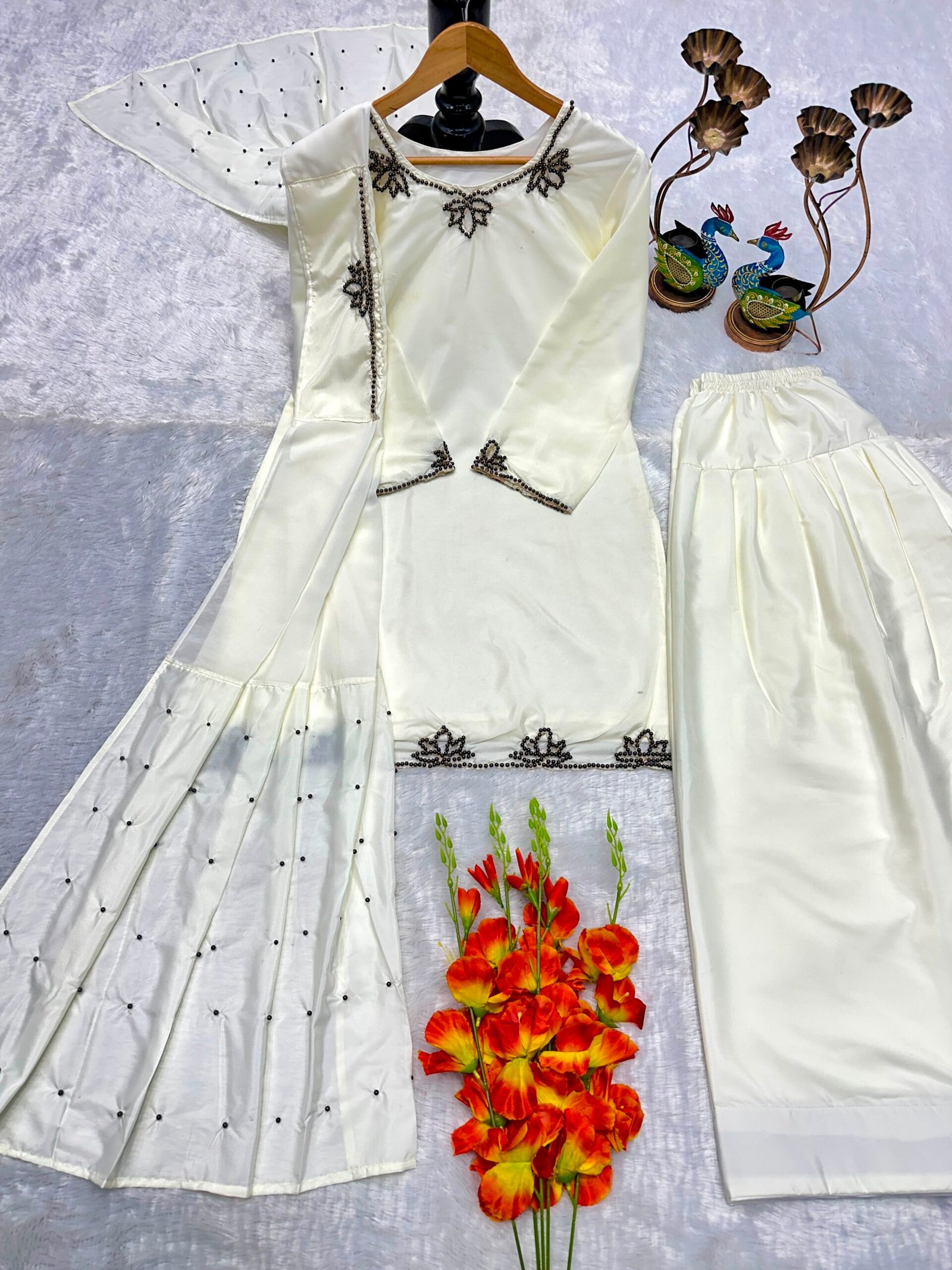 AK LUNCHING NEW ĐĚSIGNER PARTY WEAR TOP AND FARSI SALVAR. WITH FANCY DUPPATA WITH EMBROIDERY WORK - Image 4