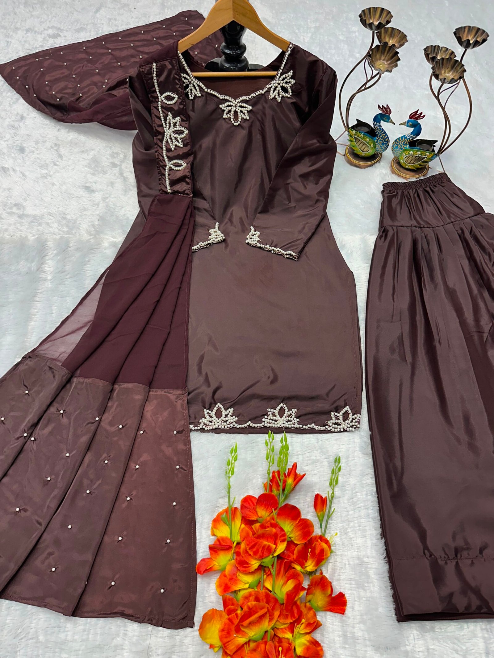 AK LUNCHING NEW ĐĚSIGNER PARTY WEAR TOP AND FARSI SALVAR. WITH FANCY DUPPATA WITH EMBROIDERY WORK - Image 2
