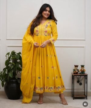 Get season-ready in style!* Step into elegance with our most comfortable & beautiful Cotton Flairy kurti set