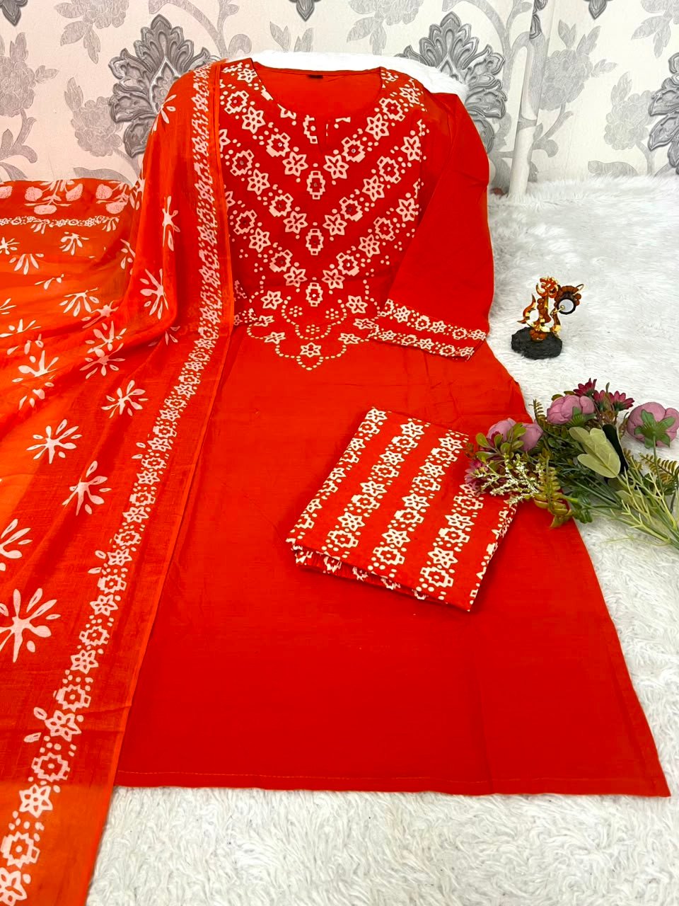 Looking to update your ethnic wardrobe? Check out this stunning Bandhani Suit Set—perfect for daily wear, office, or small gatherings