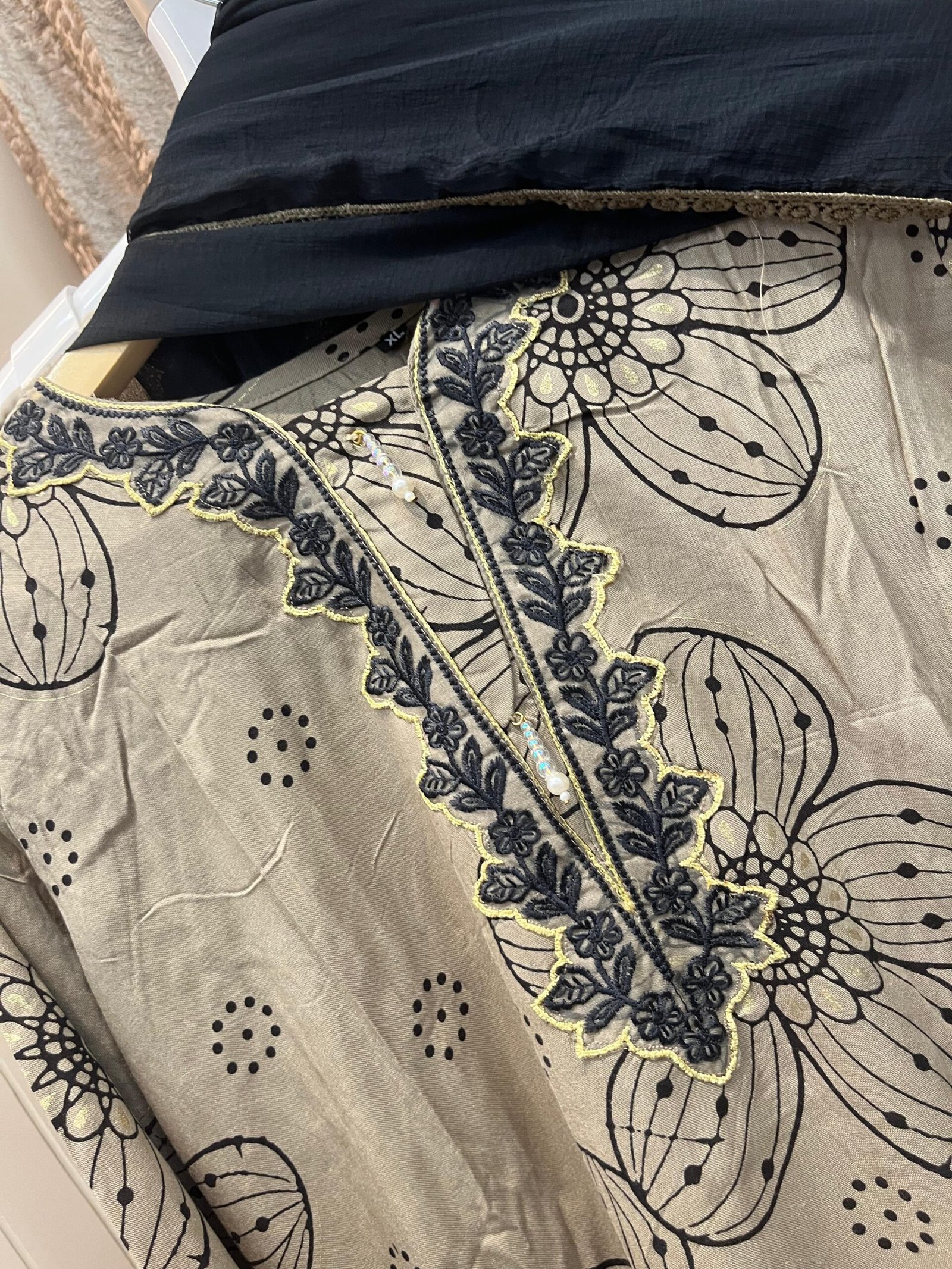 FULL STITCHED RAYON PRINTED WITH EMBROIDERY NECK/SLEEVES AND DAMAN WITH CUTWORK/TUSSELS - Image 4