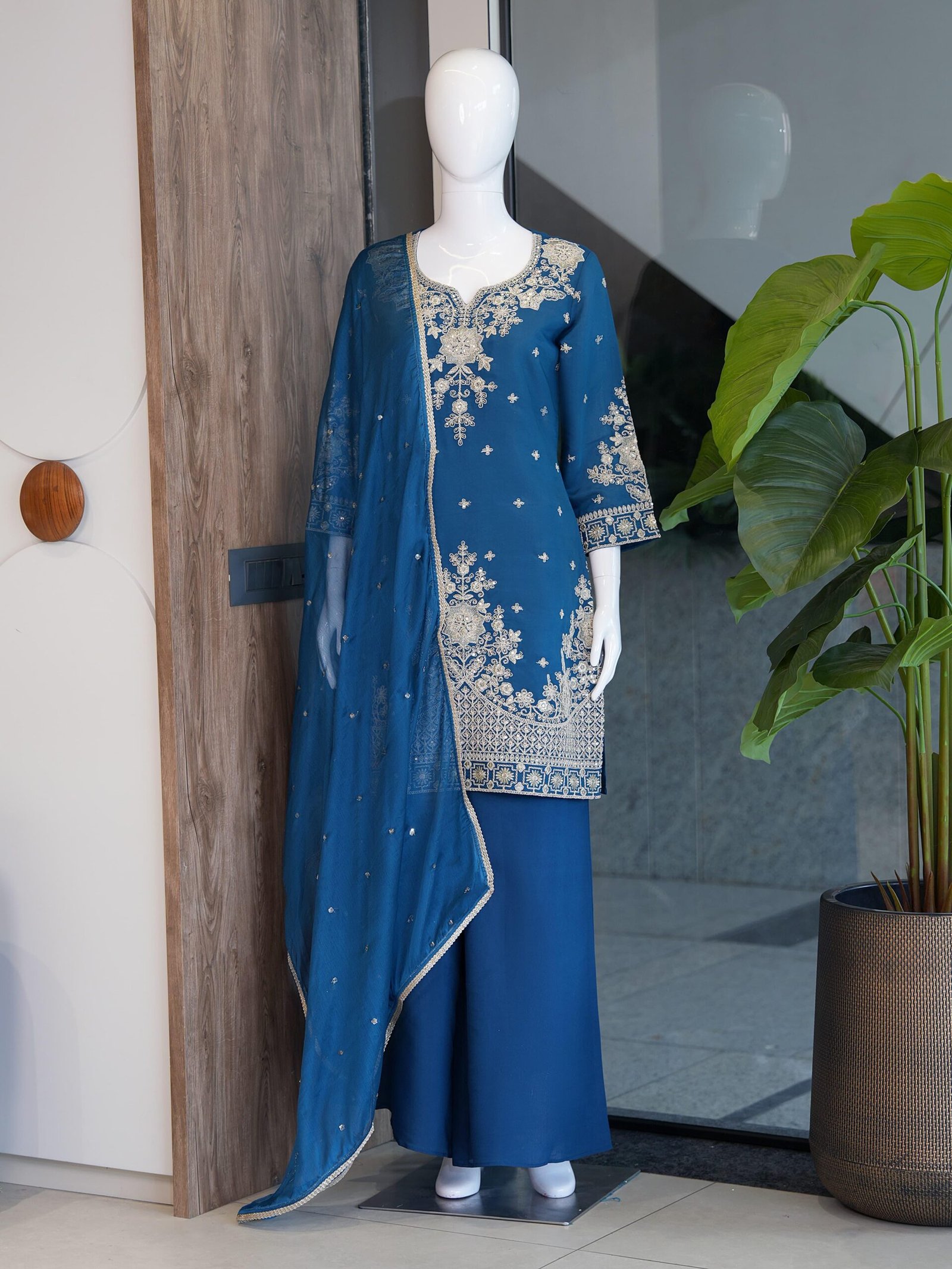 DESIGNER FUSION STYLE – LUXURY EDIT - Image 4