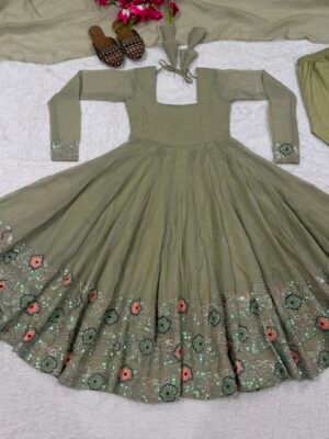 Alternative view of Presenting New  Đěsigner Anarkali Suit In New Fancy Style